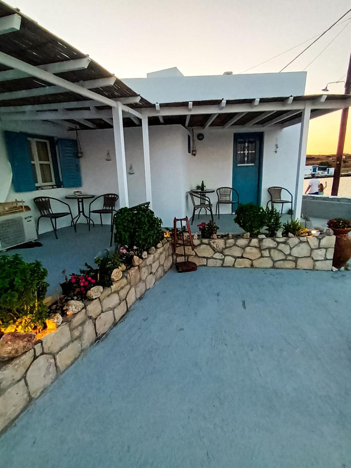 Seaside Residence Kiki Prassa,Kimolos Exterior photo